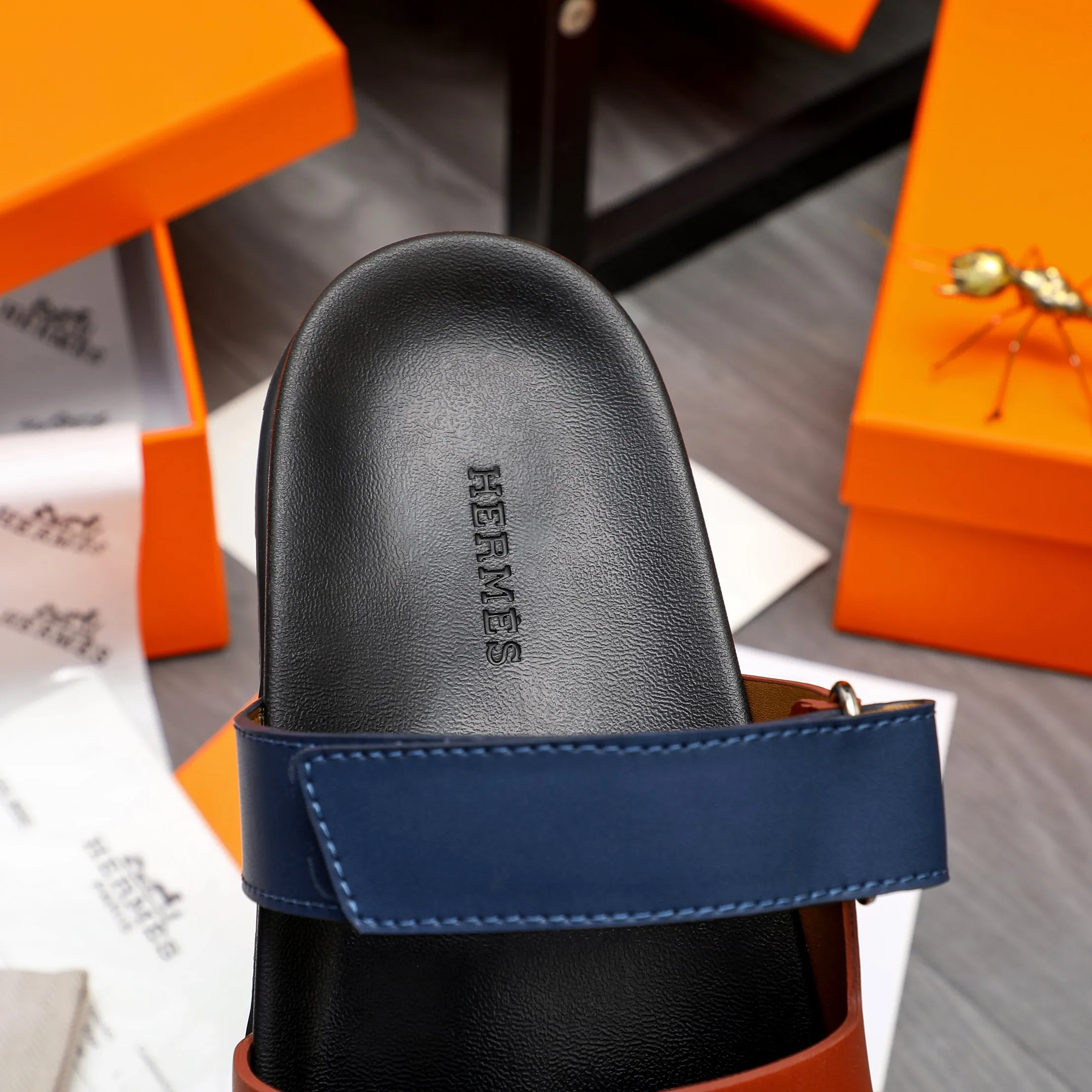 Men's shoes 💰340 Product trademark: Hermes "Hermes" Couple's slippers Regular size: 36-46 Product materials: Selected high-quality cowhide upper, microfiber lining, original outsole